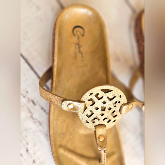 C Comfort Gold Shimmer Metallic Slip on Sandals Cork Trim Strappy Size 7 - Picture 5 of 10